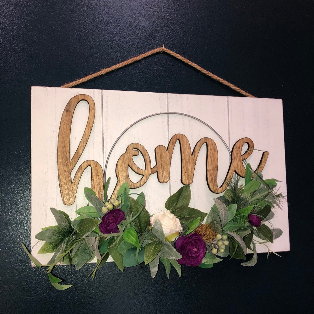 Floral wall plaque